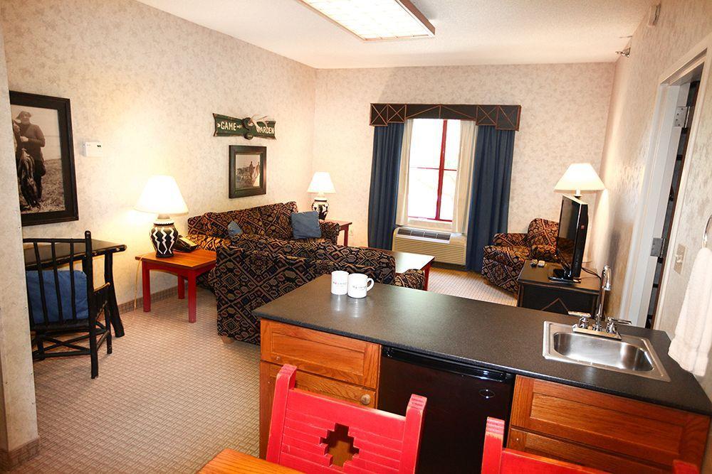 Wildwood Lodge & Suites Clive Exteriér fotografie
