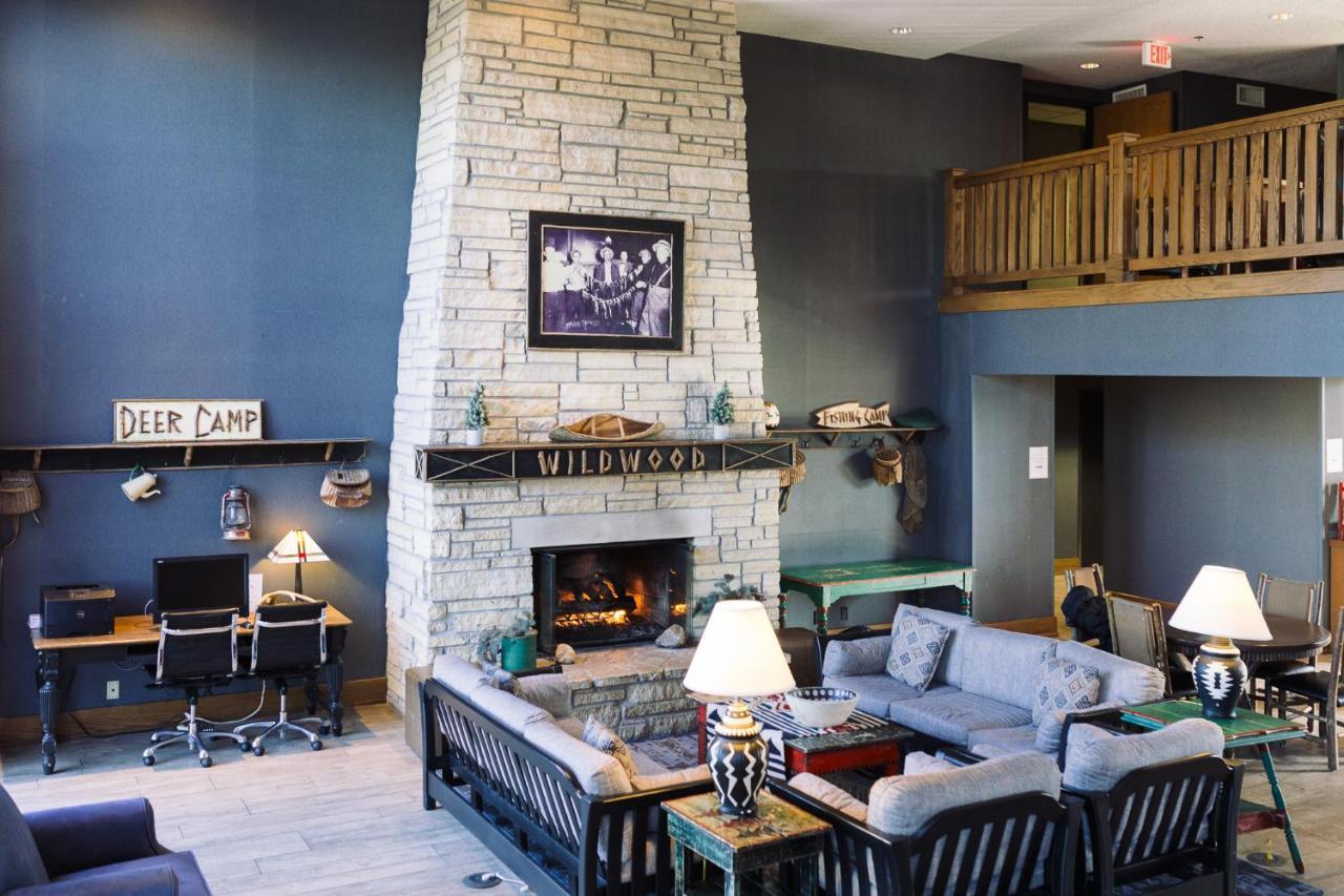 Wildwood Lodge & Suites Clive Exteriér fotografie