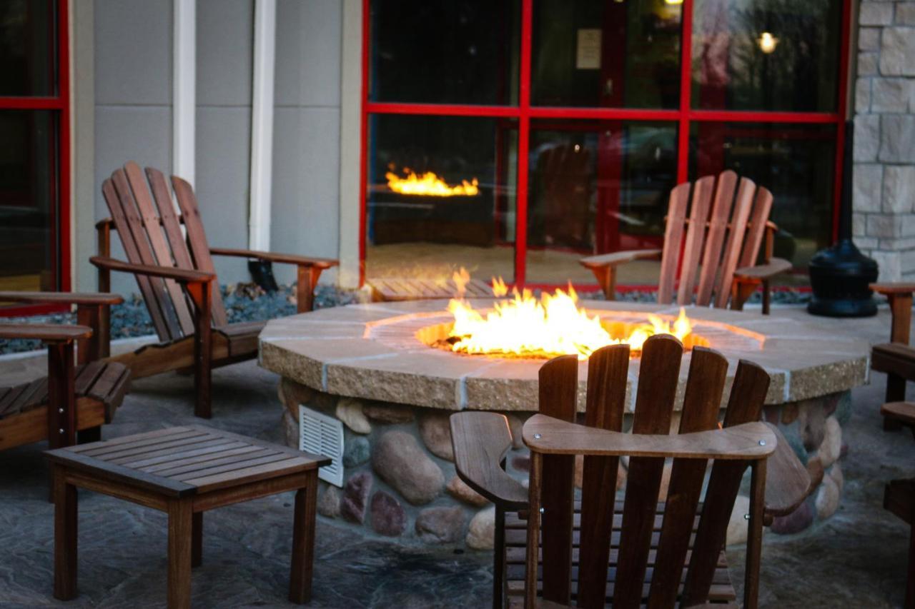 Wildwood Lodge & Suites Clive Exteriér fotografie