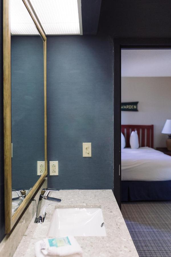Wildwood Lodge & Suites Clive Exteriér fotografie